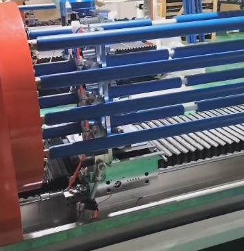 706-4四軸翻卷全自動切臺-3